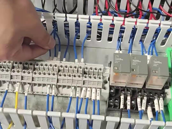數(shù)控加工中心cnc